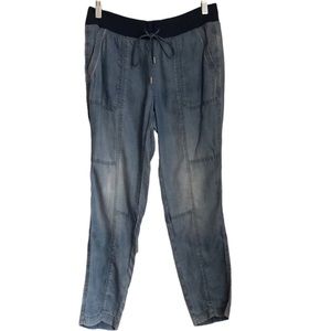 NEW NWT White House Black Market The TAPERED Ankle Chambray Jean Pant size 6